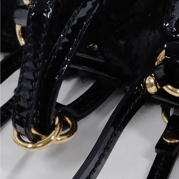 100% Auth. VALENTINO GARAVANI Flower bag. Like new! - Picture 7 of 11